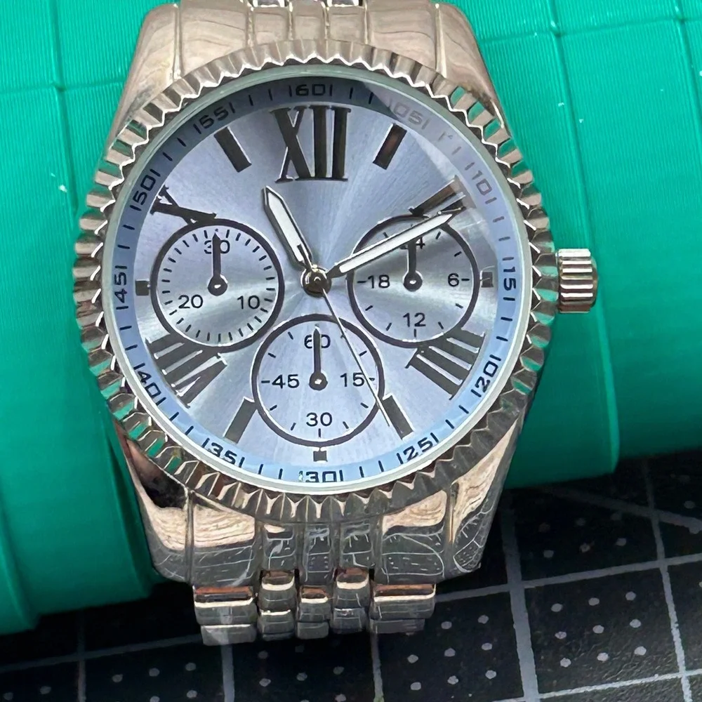 Accutime Mens Silver Tone Watch 601332WM Roman‎ Numeral Fluted Bezel